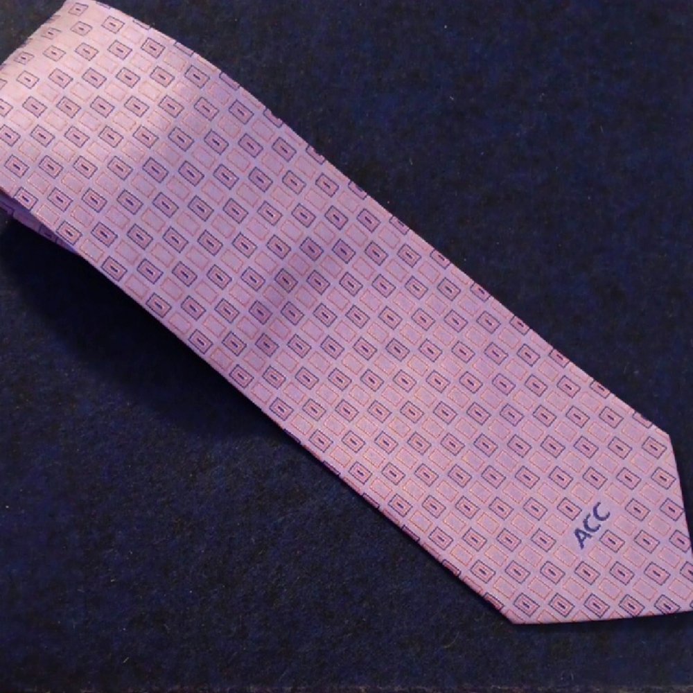 Symmetry ACC Geometric Tie